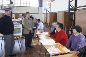 intendente molina visita centros de votación