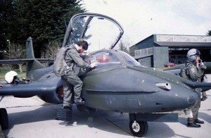 Guillermo Chávez en un Hawker Hunter